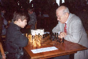 Юрий Кузубов за шахматной доской с Виктором Корчным.  Краматорск - 2001. 